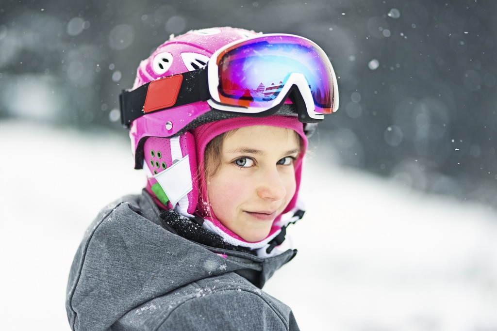 skiing winter eye health