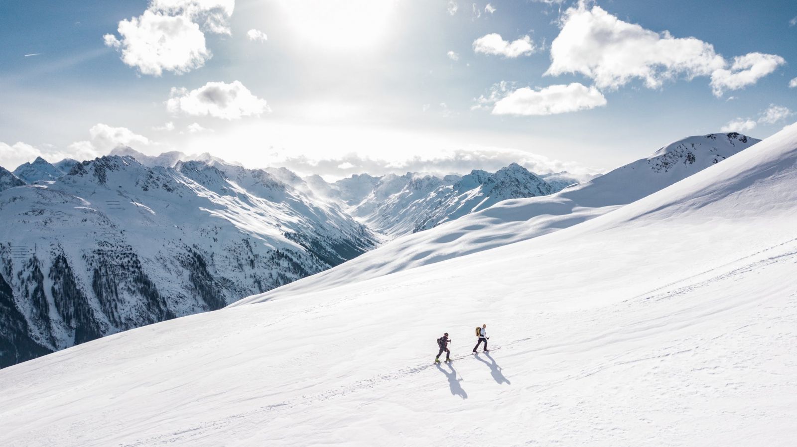 looking after your eye health while skiing